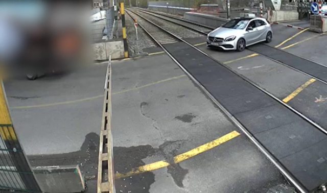 Passage à niveau : deux conducteurs irresponsables poursuivis