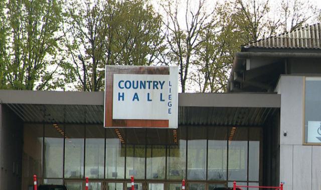 Pétition contre la démolition du Country Hall