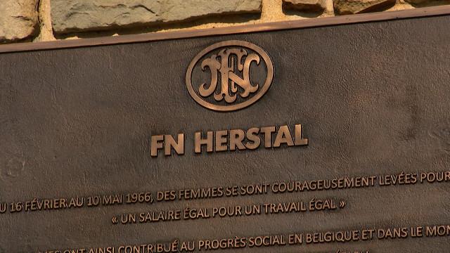 Plaque commémorative en hommage aux femmes grévistes de la FN Herstal.