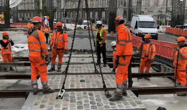 Tram : les tout derniers rails posés dans le centre-ville