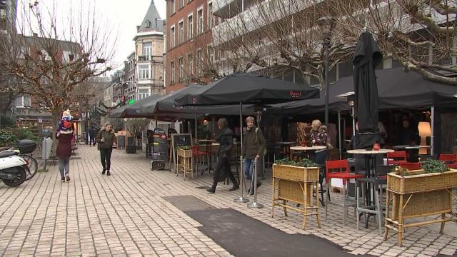 Trois mois sans terrasse place des Carmes. Les commerçants inquiets !