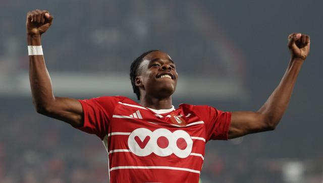 Un Clasico renversant voit émerger le Standard