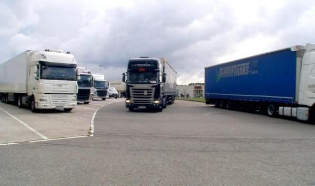 Waremme : aire d'autoroute interdite aux camions