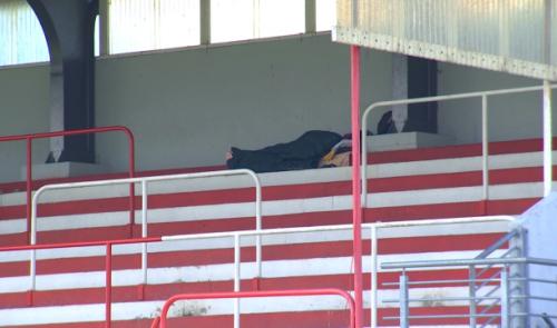 Waremme : Des migrants trouvent refuge au stade de foot