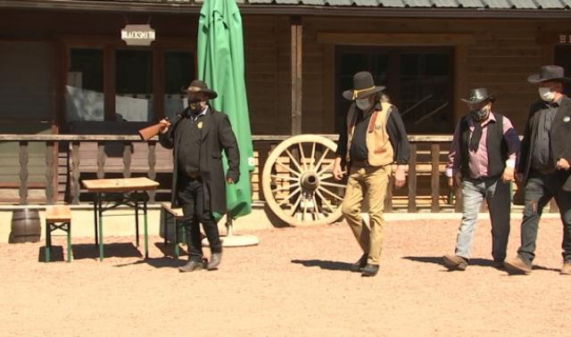 Western City: des Cowboys et des Indiens masqués à Chaudfontaine